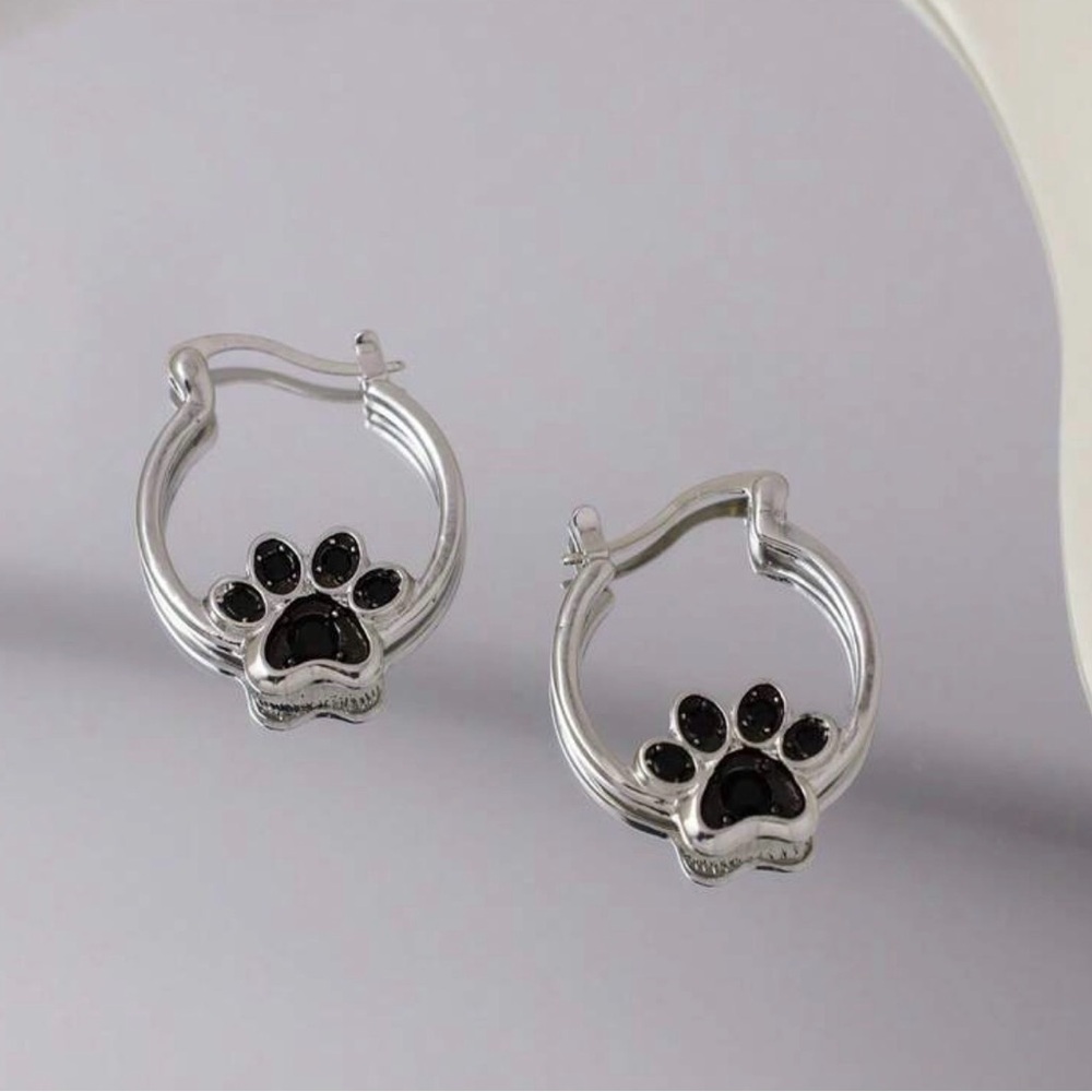 🌹 Hoop Earrings with Black‎ Paw Print